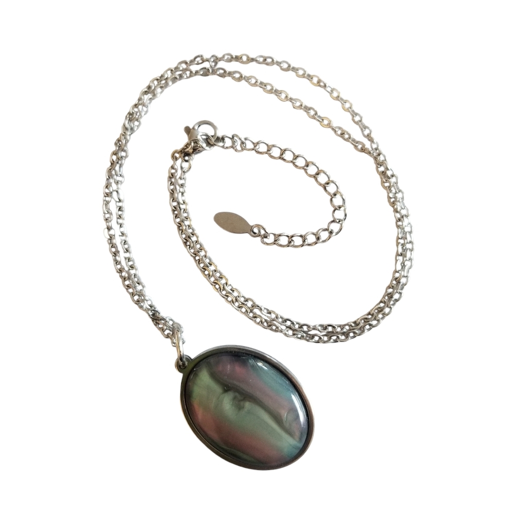 Handcrafted Shell Necklace - Picture 2 of 5